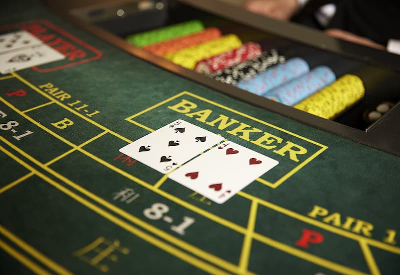 Baccarat Sumvip: Luật chơi dễ nhớ, đổi thưởng siêu nhanh 2 cách chia bài và tính điểm